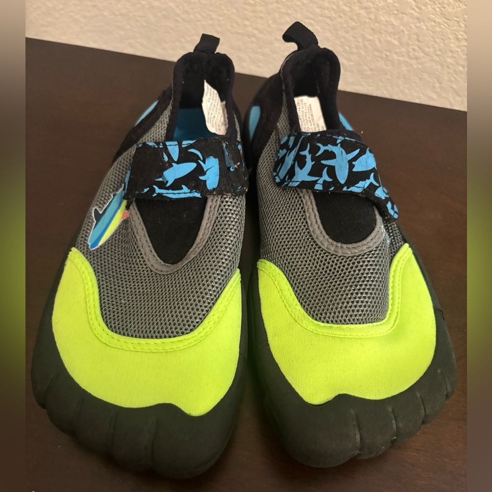 Newtz Youth Boys Beach Water Shoes, Size 2/3